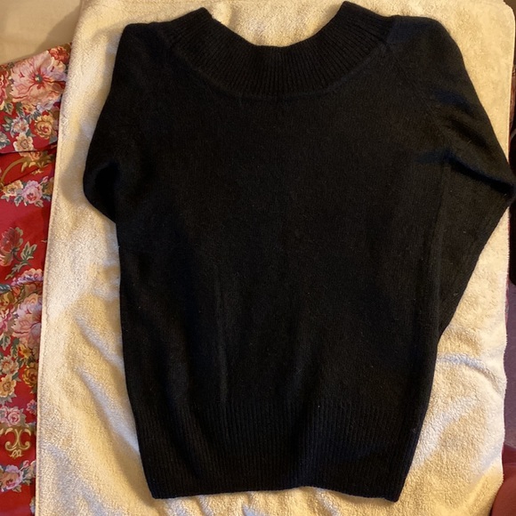 Long Black sweater with wide neck perfect with leggings - Picture 6 of 6